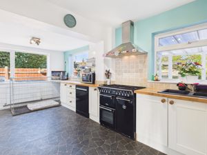 Kitchen/breakfast room - click for photo gallery